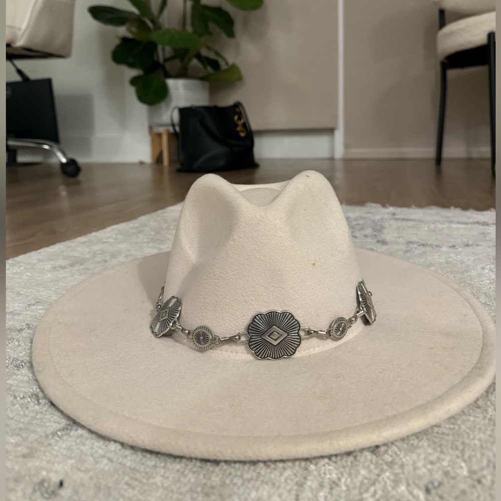 Altar’d State Off-white Western hat